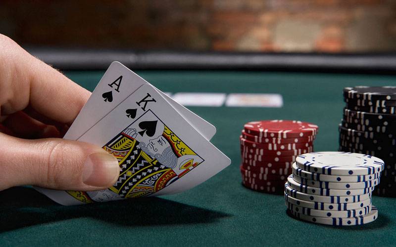 Trong cách chơi Poker Texas Hold'em, có bốn vòng cược cụ thể